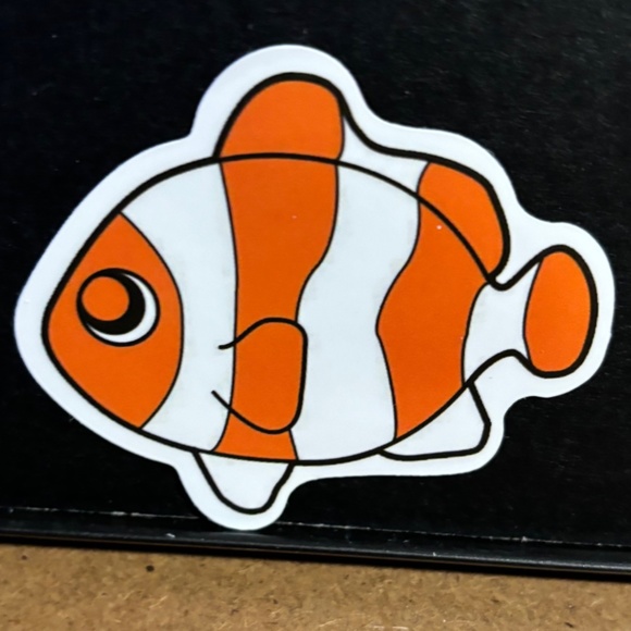 CARTOON CLOWNFISH STICKER - Picture 1 of 1